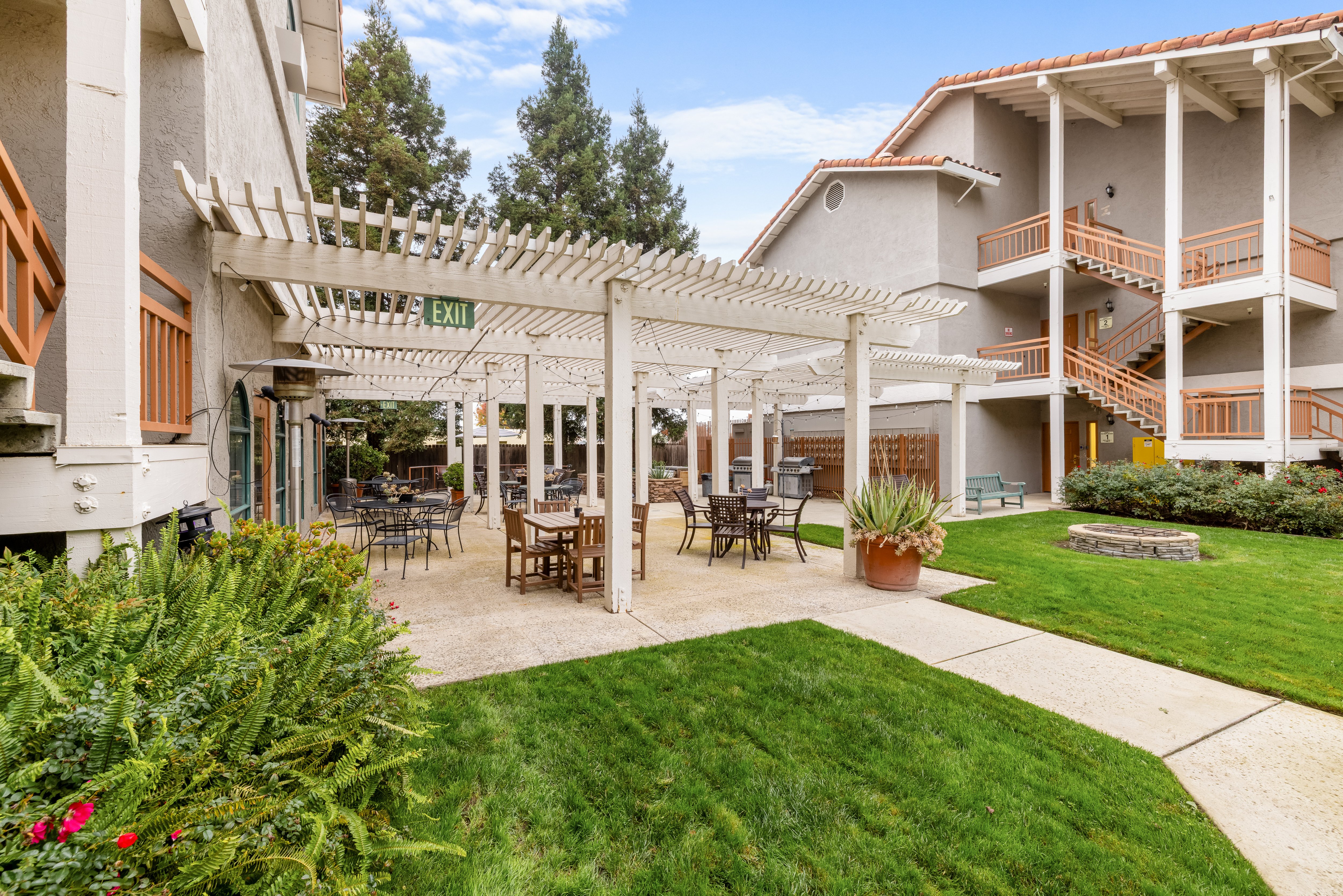 Marbella_Tracy_Outdoor_Common_Area_27